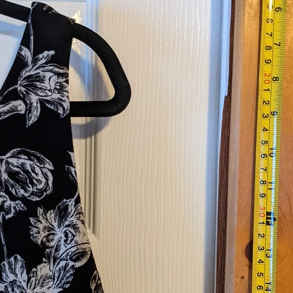 Halogen Sleeveless Top L Black with White Flowers - Picture 5 of 10